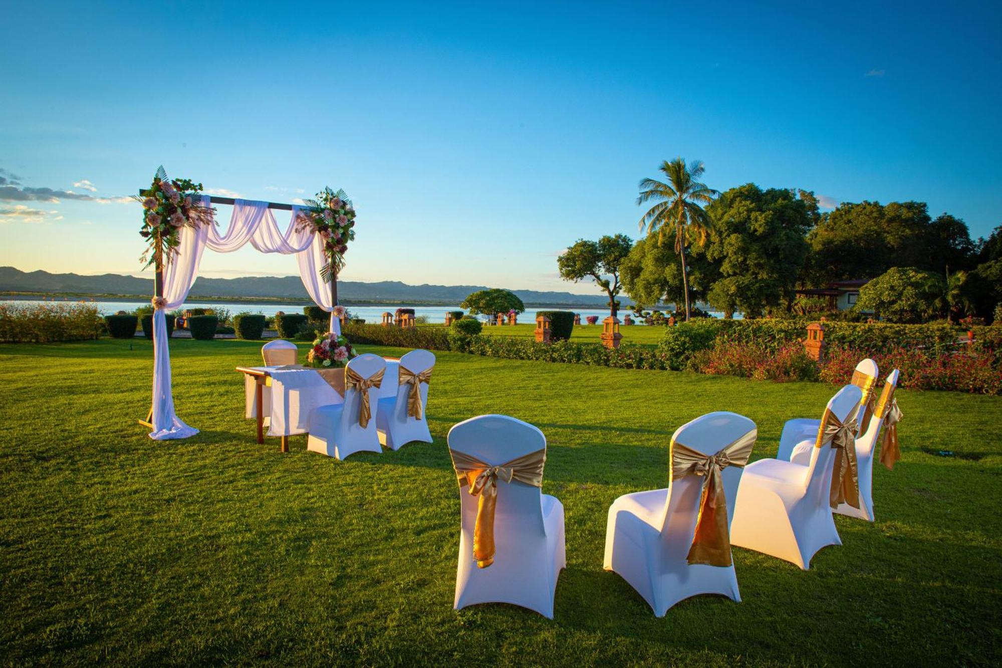 Bagan Thiripyitsaya Sanctuary Resort Экстерьер фото