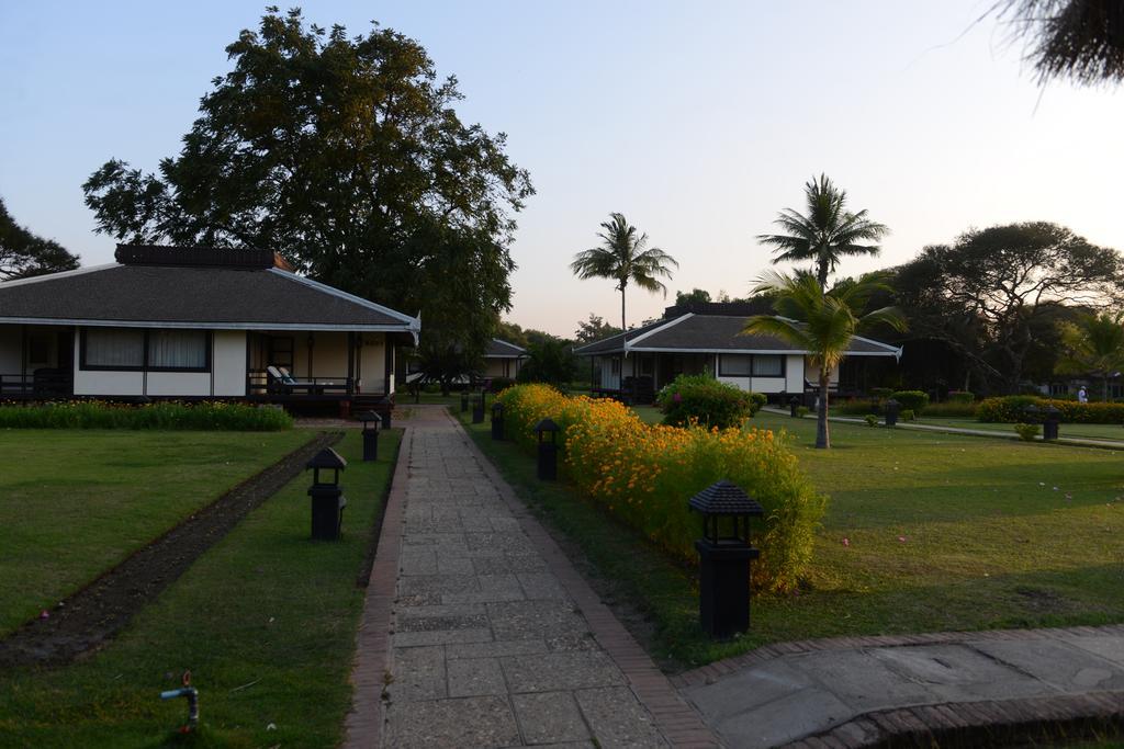 Bagan Thiripyitsaya Sanctuary Resort Экстерьер фото